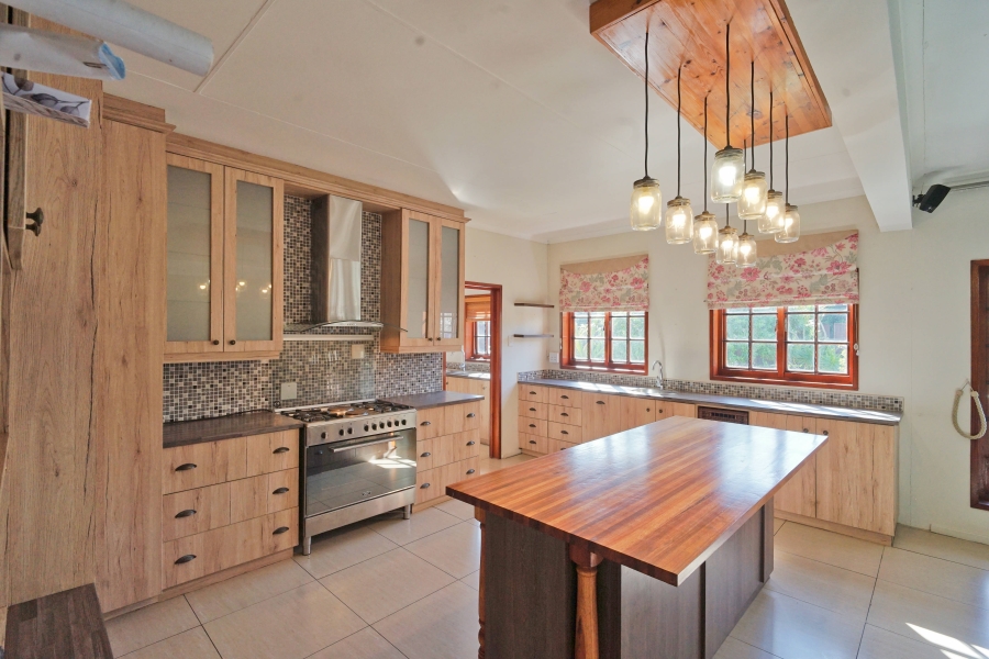 4 Bedroom Property for Sale in Cove Rock Eastern Cape